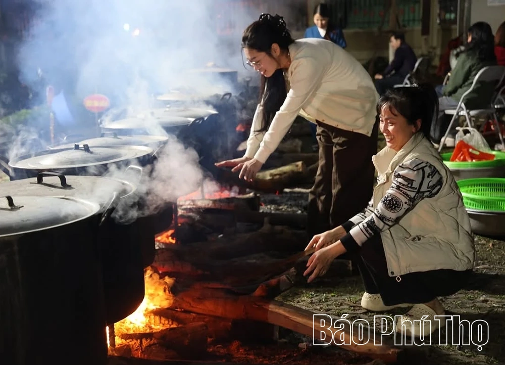“Chung tay gói bánh - Sẻ chia yêu thương”