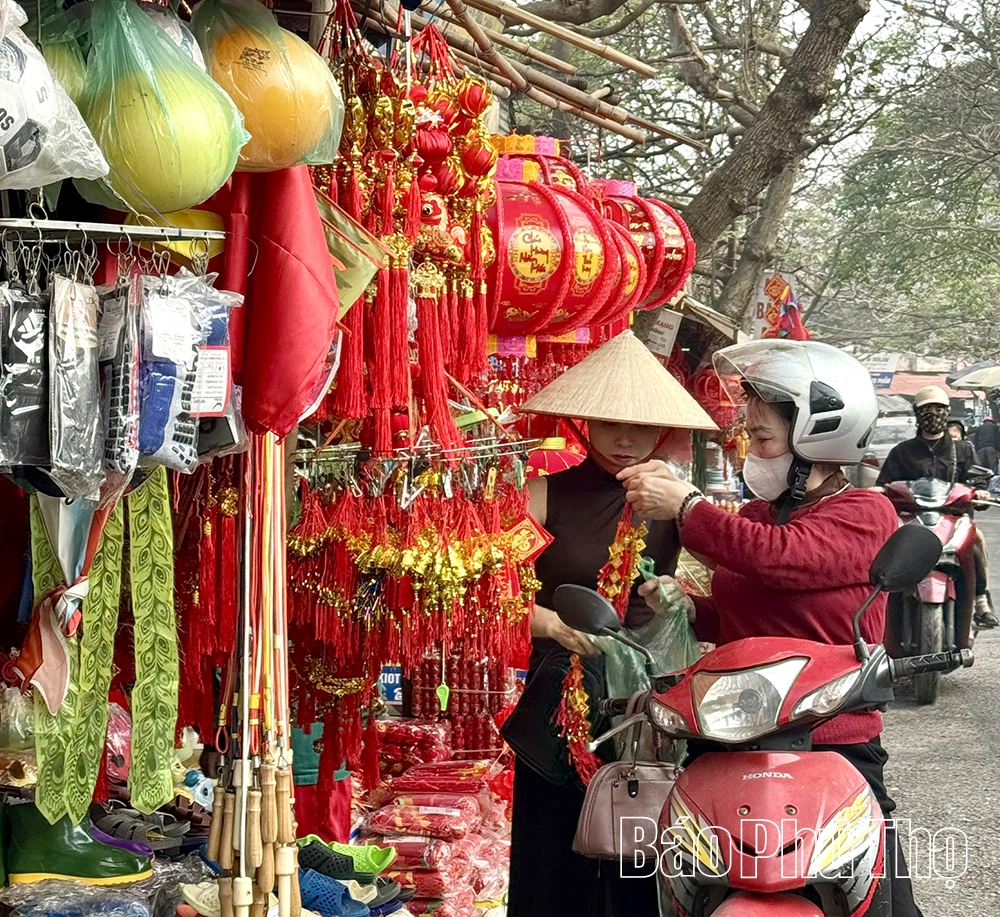 Rực rỡ đồ trang trí Tết