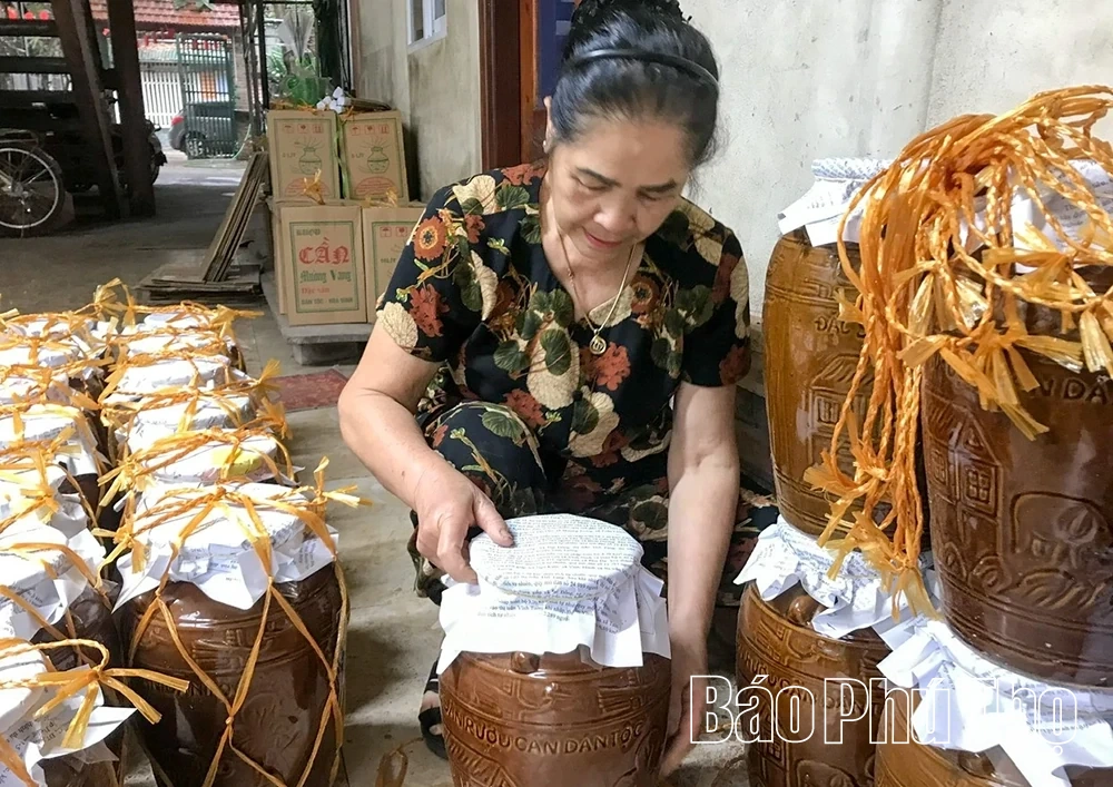 Mùa rượu cần theo người đi xa