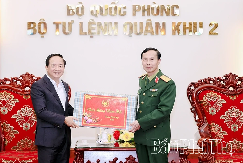 Trưởng Ban Tuyên giáo và Dân vận Trung ương Trịnh Văn Quyết và lãnh đạo tỉnh thăm, chúc Tết Bộ Tư lệnh Quân khu 2