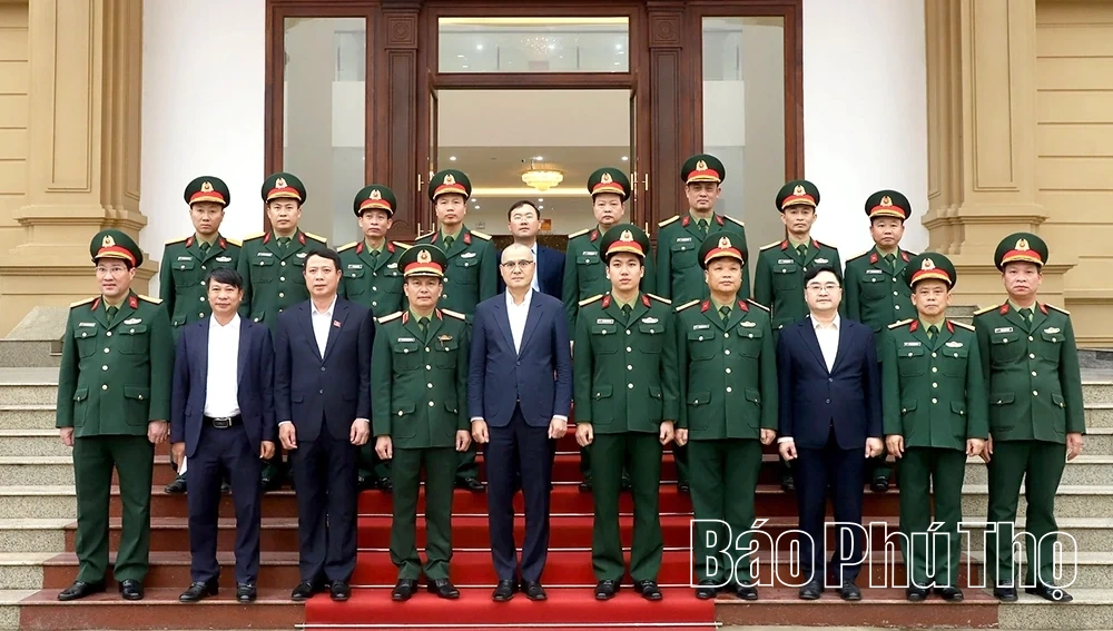 Bí thư Tỉnh ủy Phạm Đại Dương thăm, chúc Tết cán bộ, chiến sĩ Bộ CHQS tỉnh