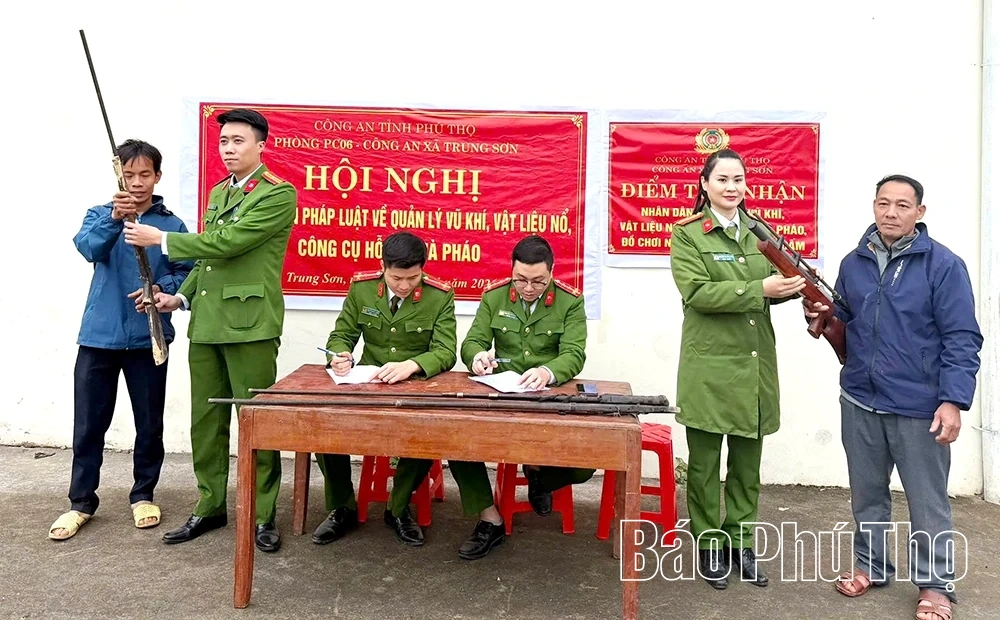 Tăng cường vận động, thu hồi vũ khí, vật liệu nổ, công cụ hỗ trợ