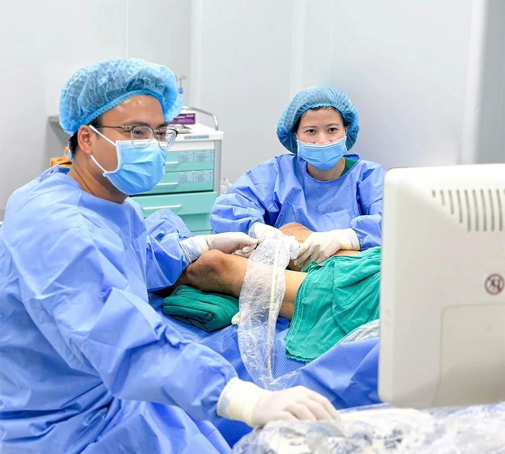 Điều trị suy giãn tĩnh mạch - chọn Lạc Việt