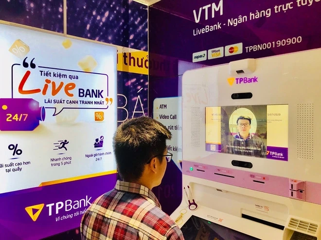 Tết Bính Ngọ 2026: ATM vắng khách, thanh toán số lên ngôi