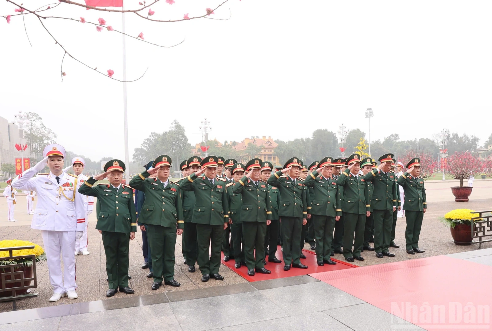 Các đồng chí lãnh đạo Đảng, Nhà nước vào Lăng viếng Chủ tịch Hồ Chí Minh