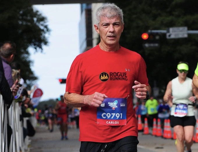 Ông - cháu làm nên lịch sử tại Boston Marathon 2026