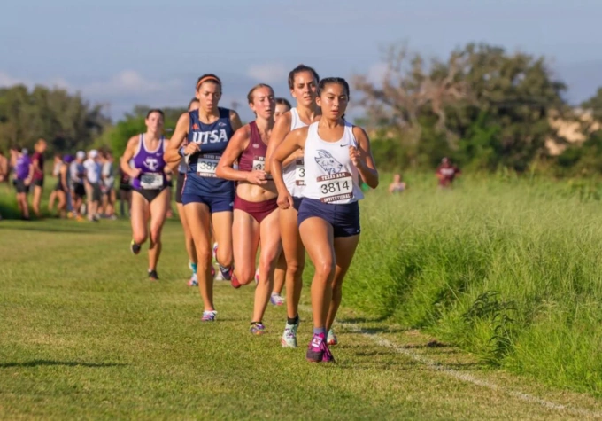 Ông - cháu làm nên lịch sử tại Boston Marathon 2026