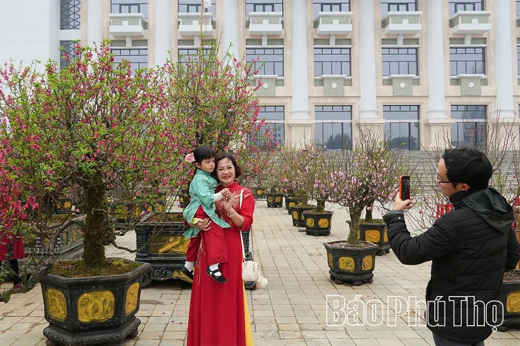 Những người giữ sắc Xuân cho phố