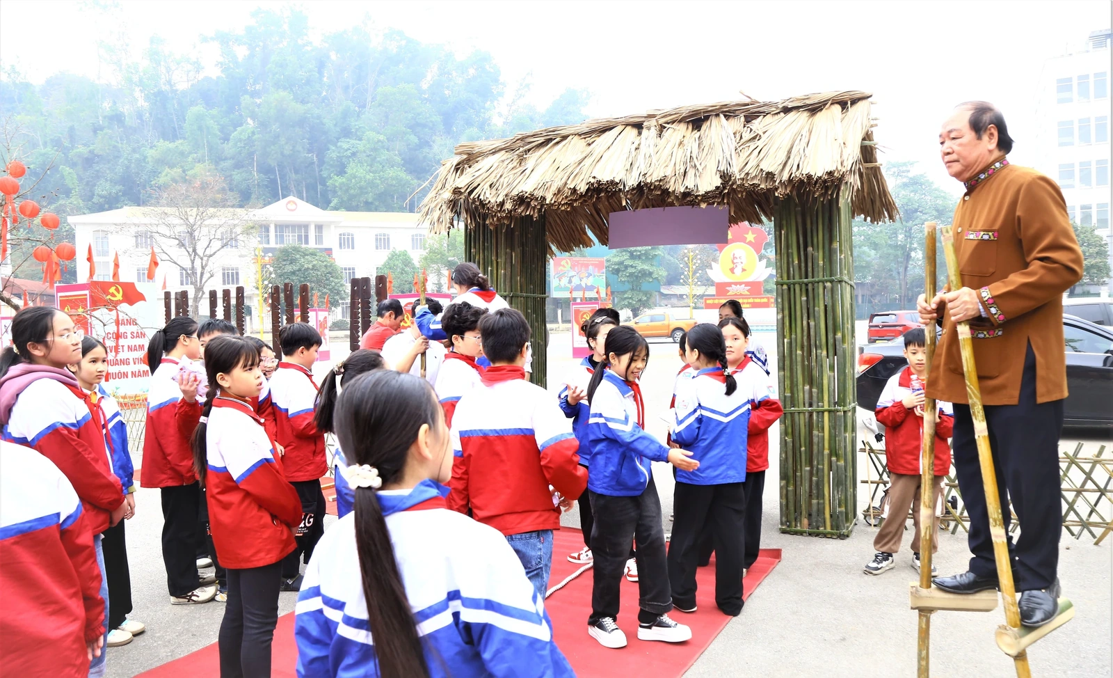 Về đất Mường đón Tết xưa