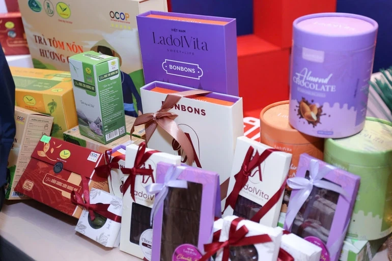 Thị trường trong nước - “bệ đỡ” để hàng Việt bứt tốc