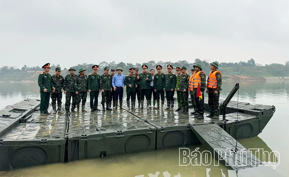 High-Speed Construction of Pontoon Bridge Across Lo River