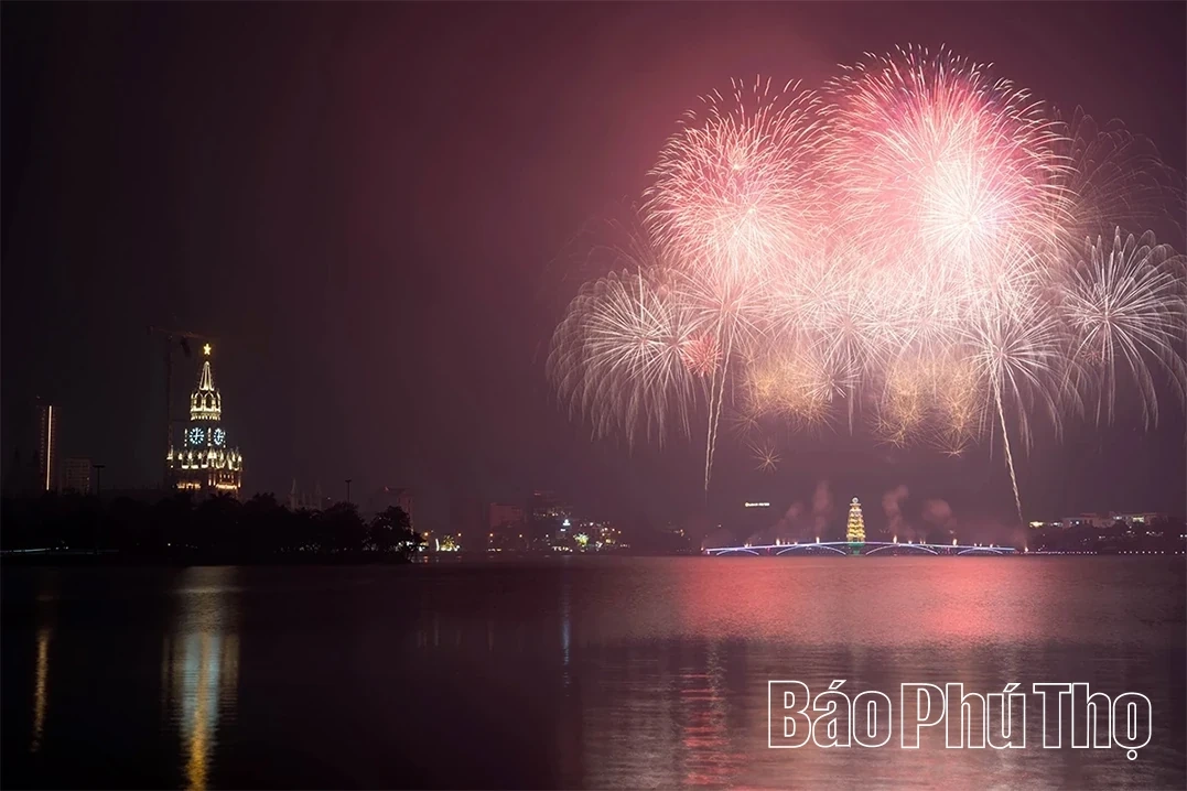 Brilliant Fireworks Welcome the Year of the Horse 2026