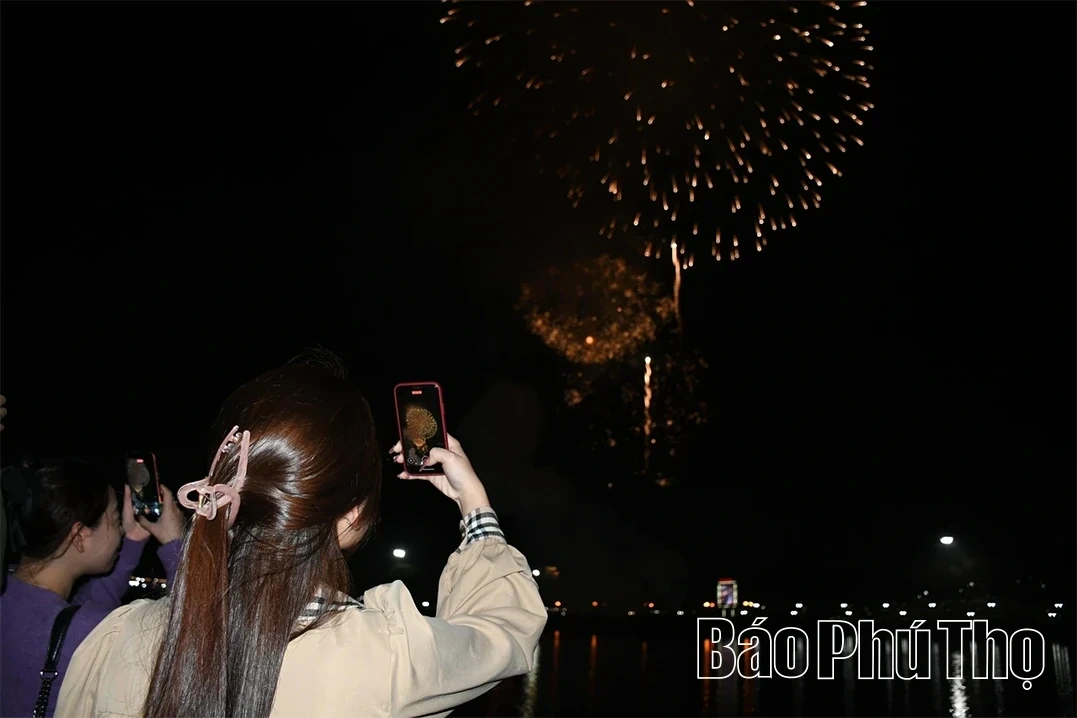 Brilliant Fireworks Welcome the Year of the Horse 2026