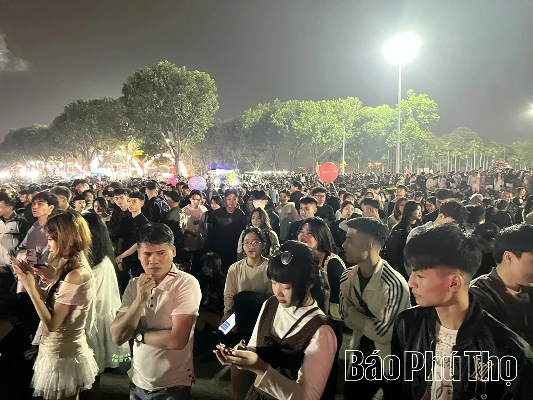 Brilliant Fireworks Welcome the Year of the Horse 2026