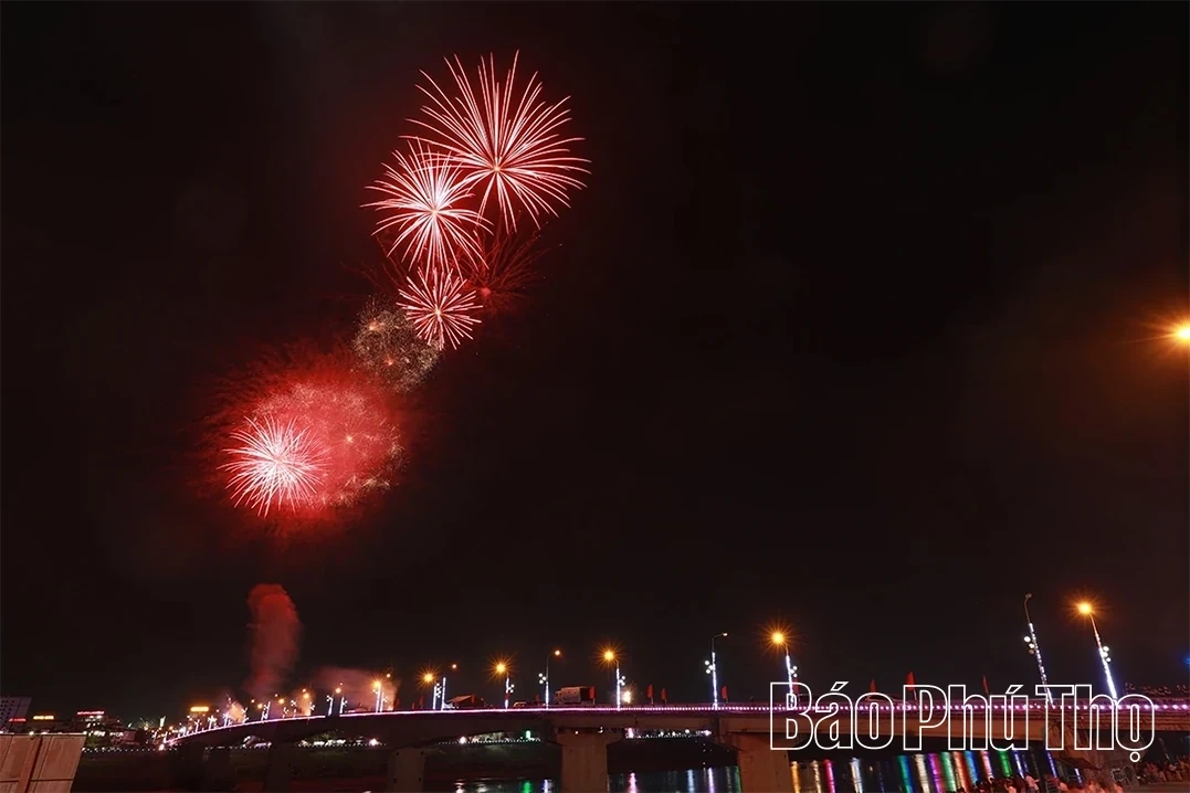 Brilliant Fireworks Welcome the Year of the Horse 2026