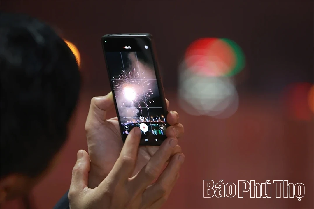 Brilliant Fireworks Welcome the Year of the Horse 2026