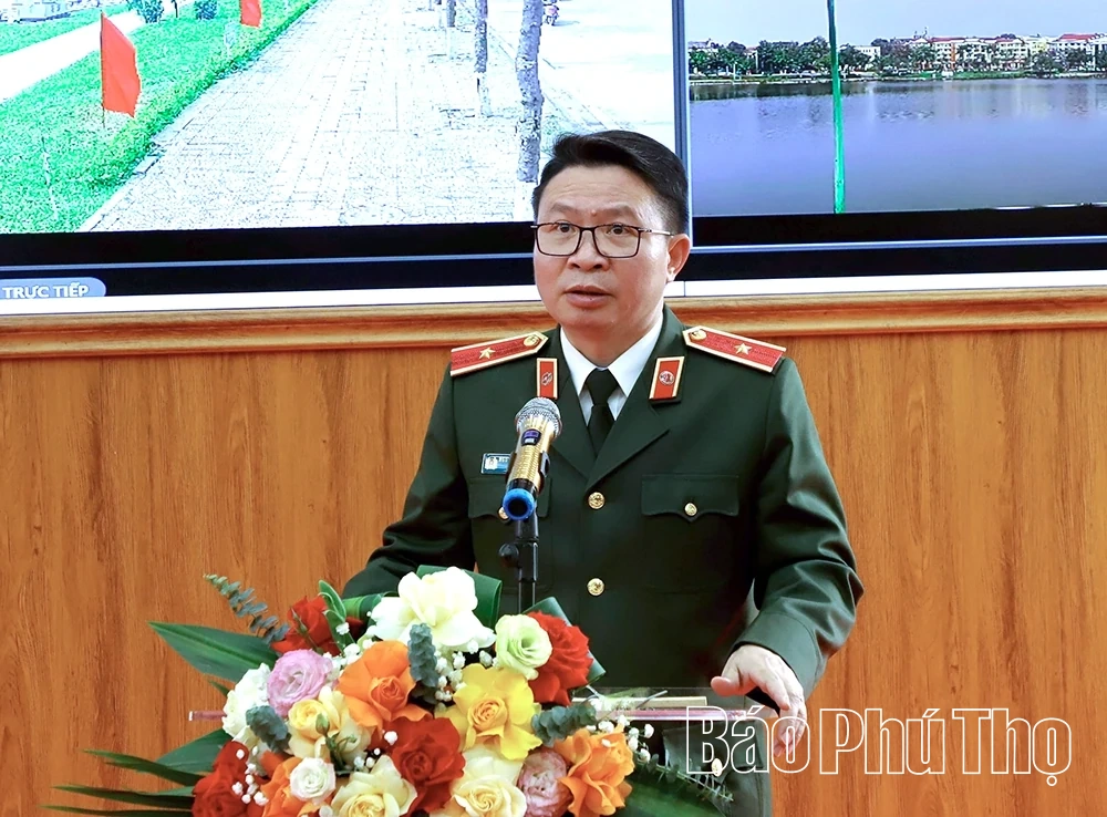 Chủ tịch UBND tỉnh Trần Duy Đông cắt băng khánh thành Trung tâm Camera giám sát an ninh trật tự, xử lý vi phạm về trật tự ATGT