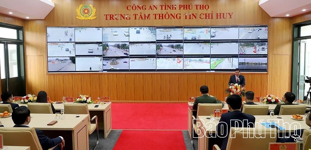 Chủ tịch UBND tỉnh Trần Duy Đông cắt băng khánh thành Trung tâm Camera giám sát an ninh trật tự, xử lý vi phạm về trật tự ATGT