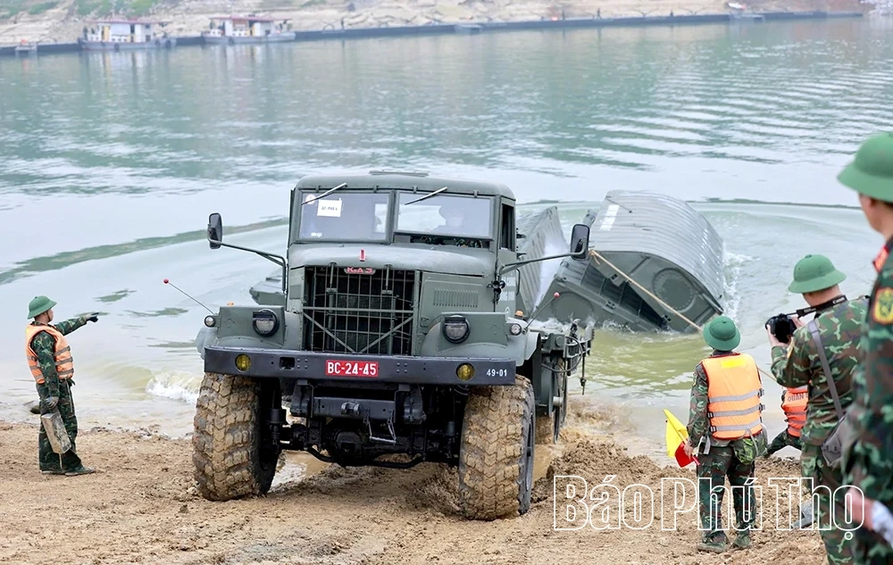 Nhịp cầu đoàn viên trên dòng Lô lịch sử