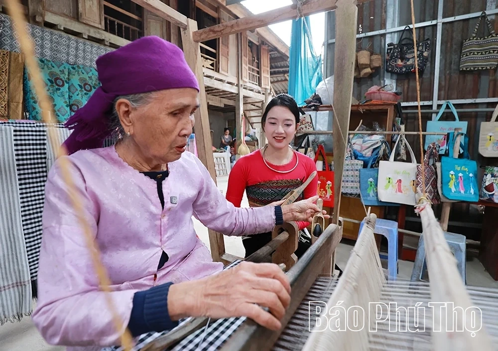 Bản Lác - điểm hẹn mùa xuân