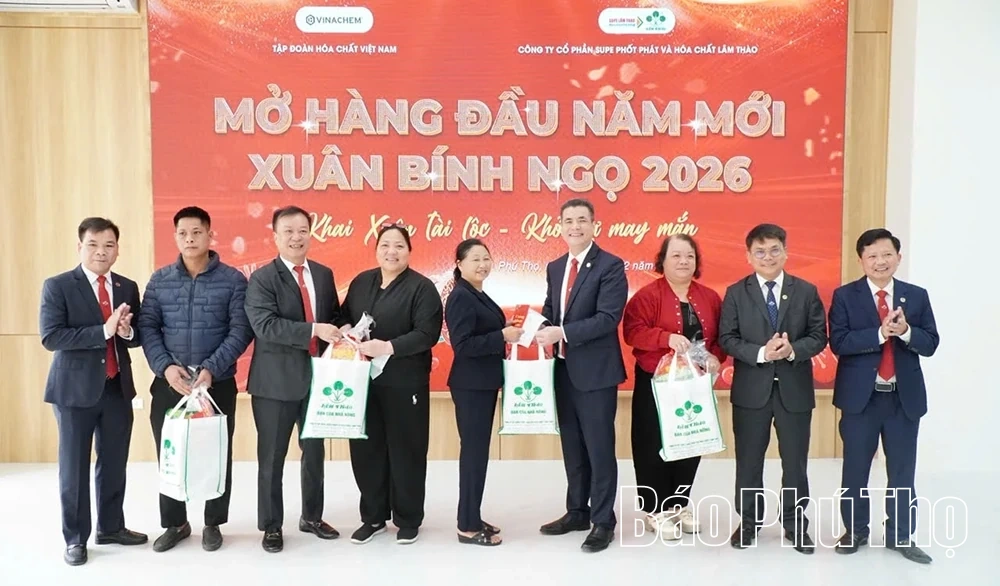 Supe Lâm Thao xuất bán 2000 tấn hàng trong ngày đầu Xuân Bính Ngọ