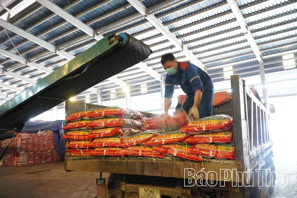 Supe Lâm Thao xuất bán 2000 tấn hàng trong ngày đầu Xuân Bính Ngọ