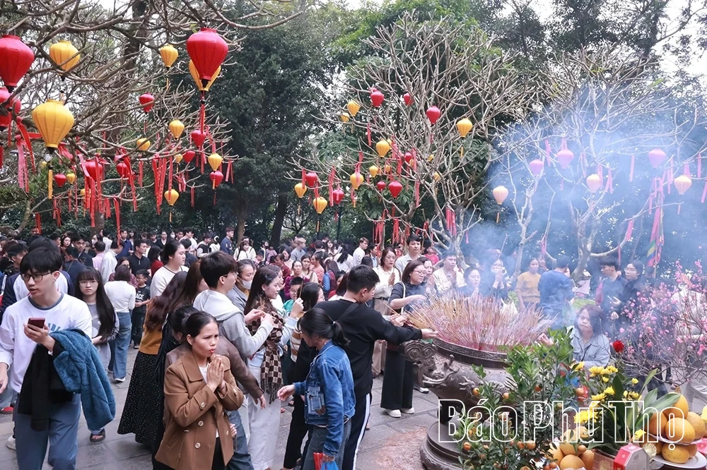 Đầu năm hành hương về với cội nguồn