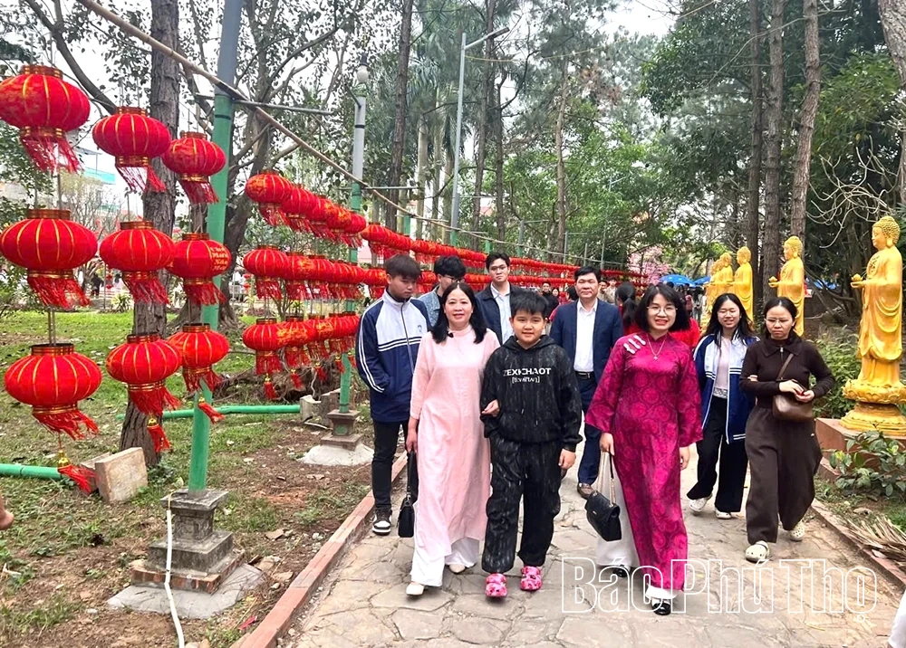 Du lịch tâm linh hút khách đầu Xuân