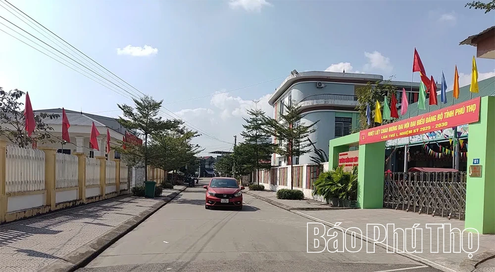 Đất làng Phùng Nguyên