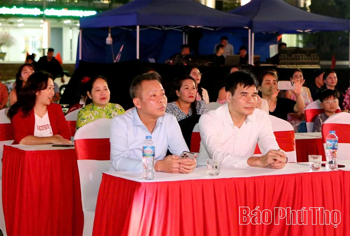 Giao lưu văn nghệ mừng Đảng, mừng Xuân