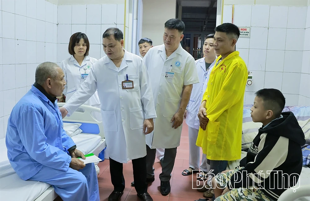 Thăm hỏi, trao quà Tết động viên bệnh nhân tâm thần và người nhà