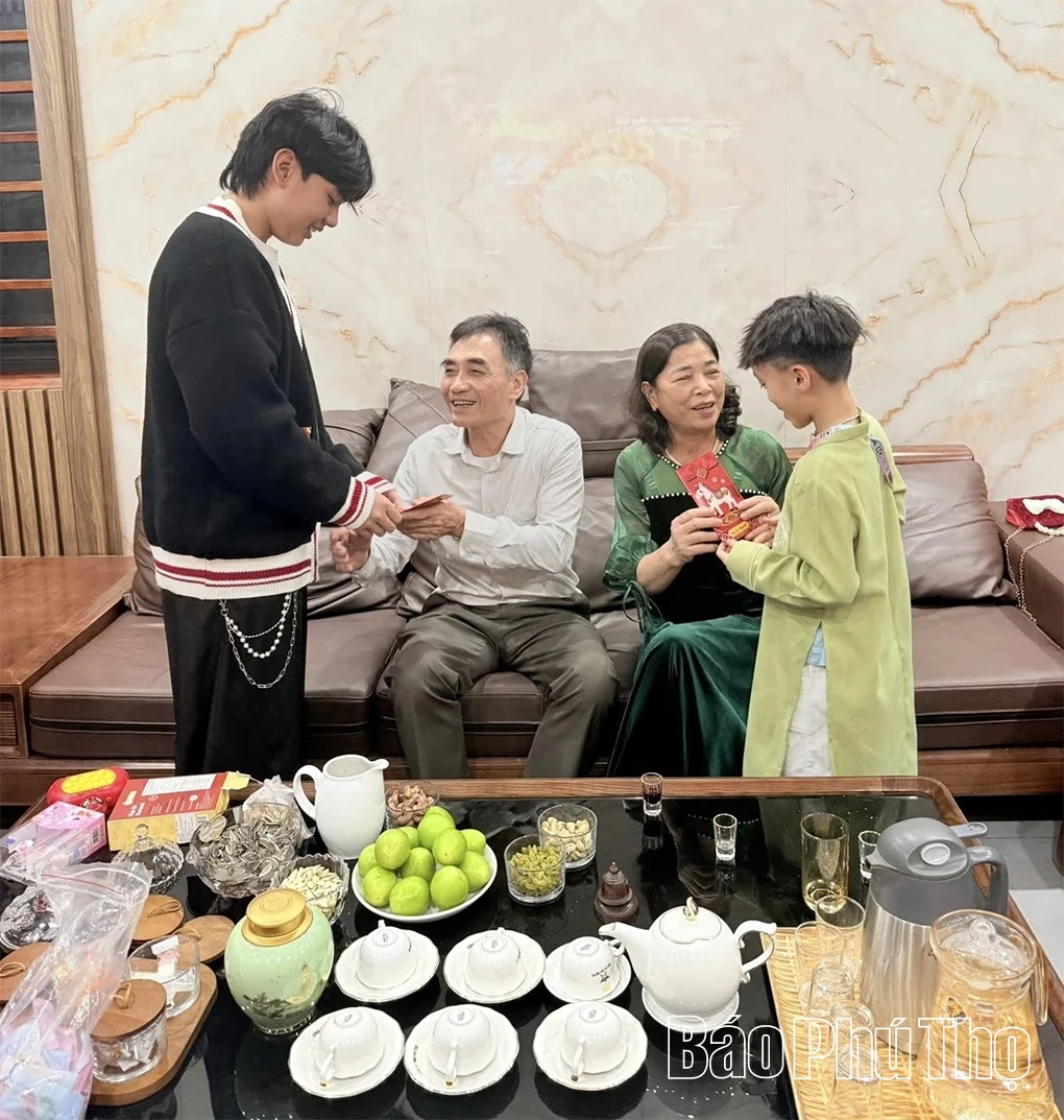 Mùng 1 Tết cha, mùng 2 Tết mẹ, mùng 3 Tết thầy