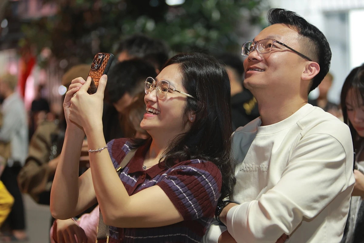 Rực rỡ pháo hoa đón chào năm mới Bính Ngọ 2026