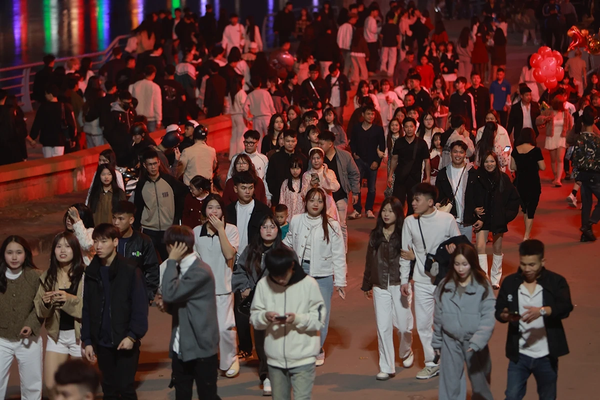 Rực rỡ pháo hoa đón chào năm mới Bính Ngọ 2026