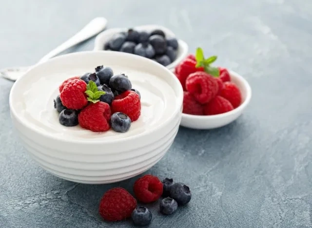 4 món ăn nhẹ hỗ trợ giảm mỡ bụng hiệu quả cho người sau tuổi 60