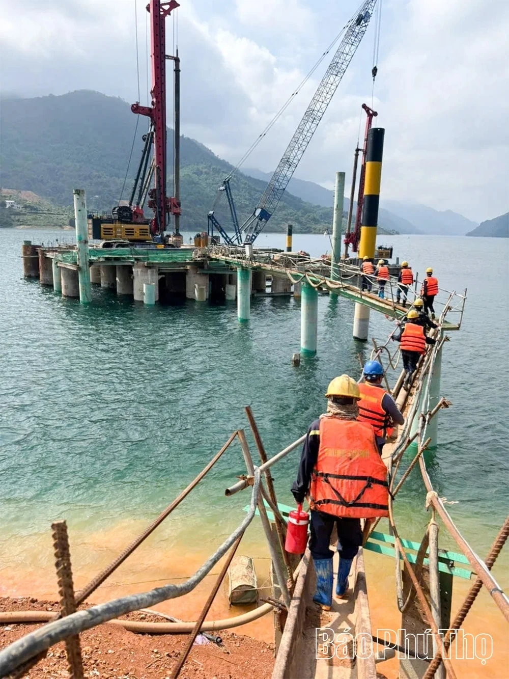 New Year Spirit at the Hoa Binh - Moc Chau Expressway Construction Site