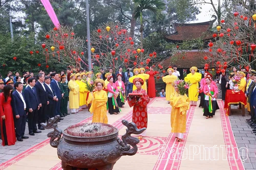 Incense Offering Ceremony Commemorating Mother Ancestor Au Co on the Day of the Fairys Descent