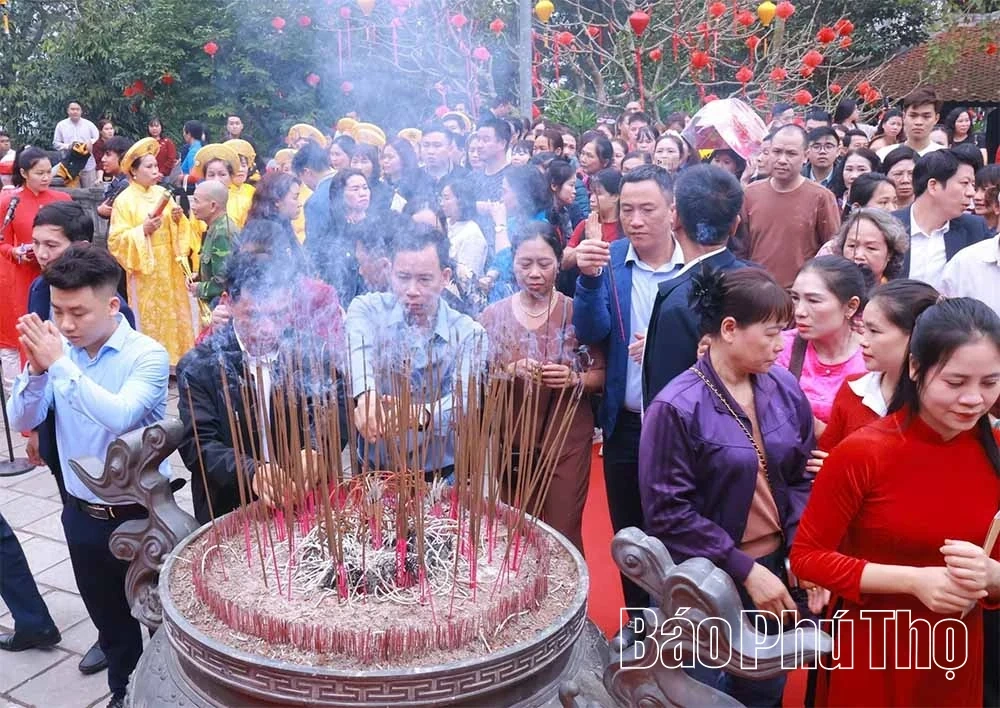 Incense Offering Ceremony Commemorating Mother Ancestor Au Co on the Day of the Fairys Descent