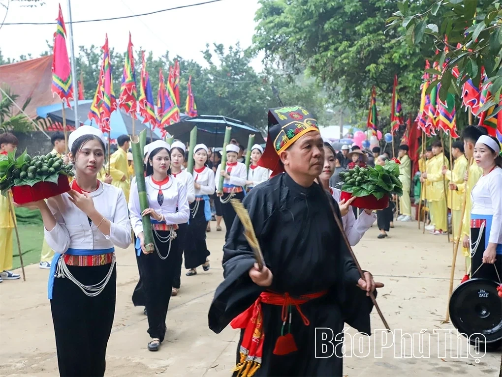Tan Lac Commune Organizes Khu Che Temple Festival and Receives National Intangible Cultural Heritage Status