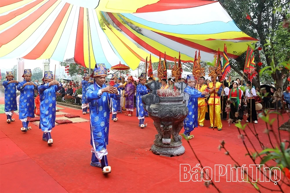 The Unique Features of the Khai Ha Festival at Ngoi Communal House, Hoa Binh Ward