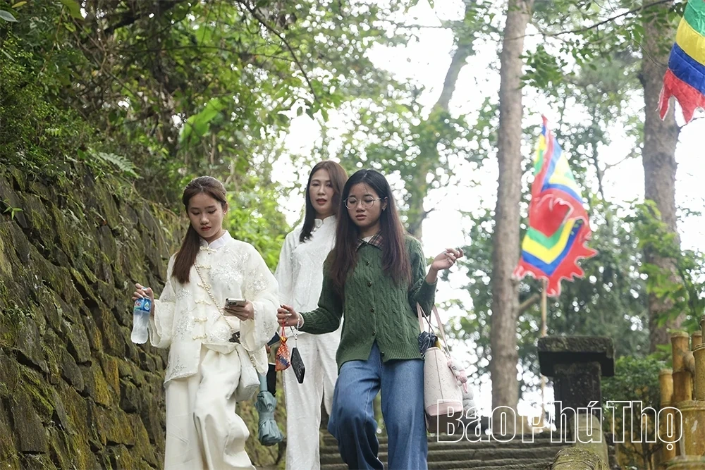 Early Spring Pilgrimage to the Ancestral Roots of the Nation