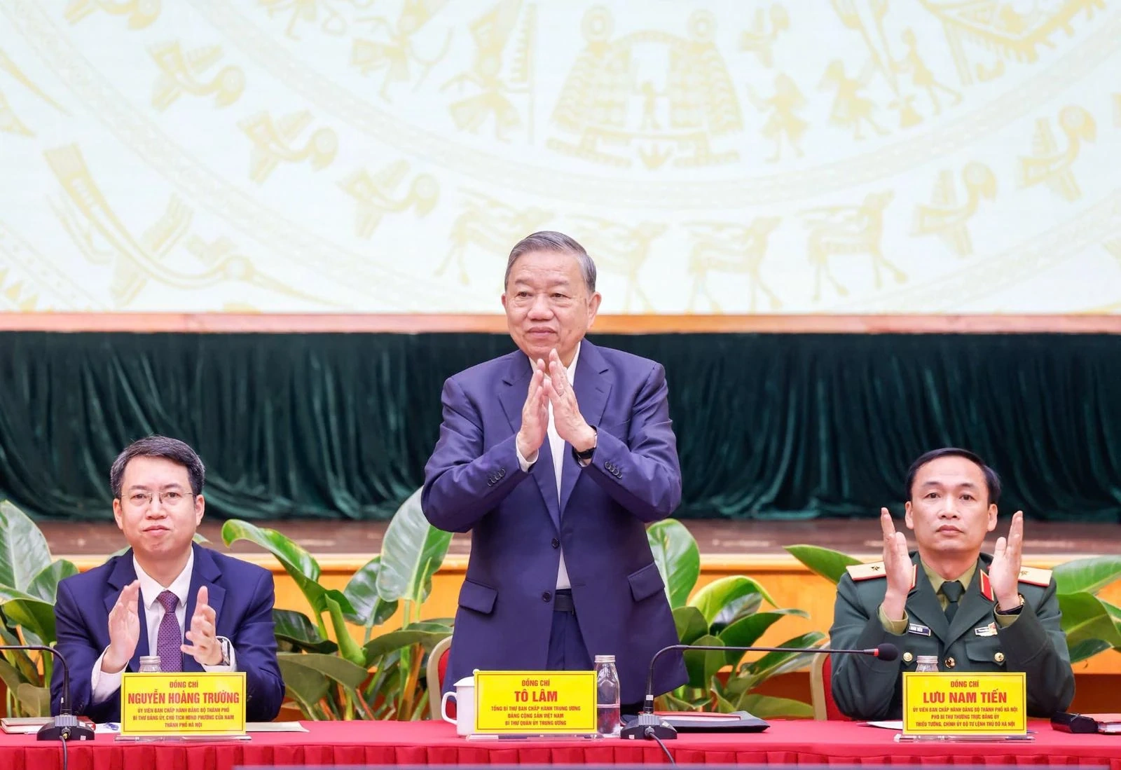 Tổng Bí thư Tô Lâm: Không để gánh nặng đổi mới giáo dục dồn lên giáo viên, học sinh và phụ huynh