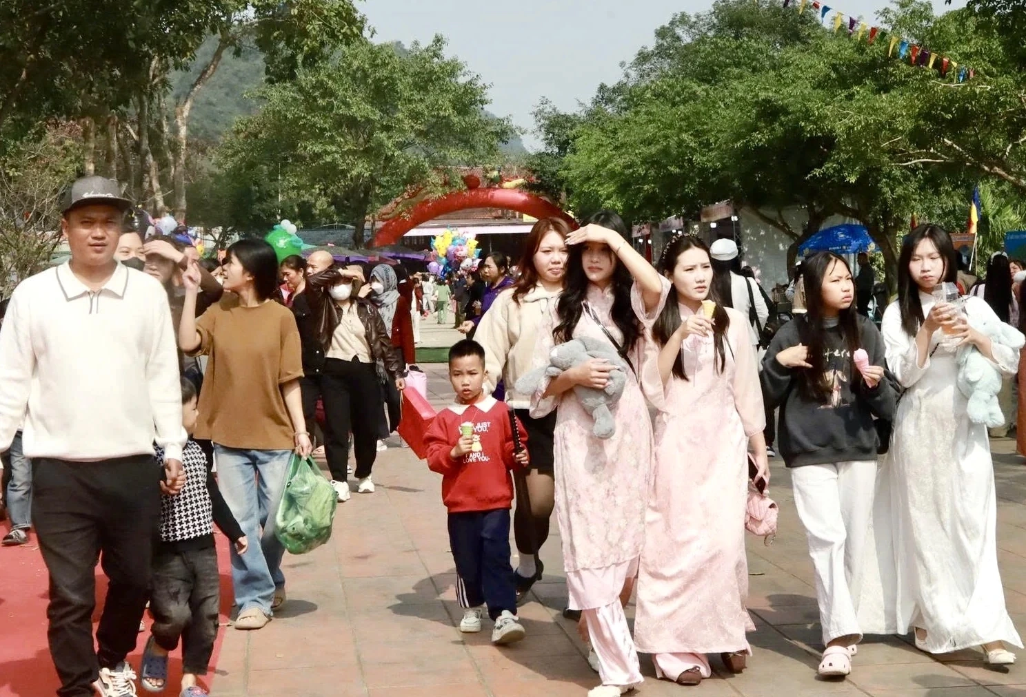 Trẩy hội Chùa Tiên