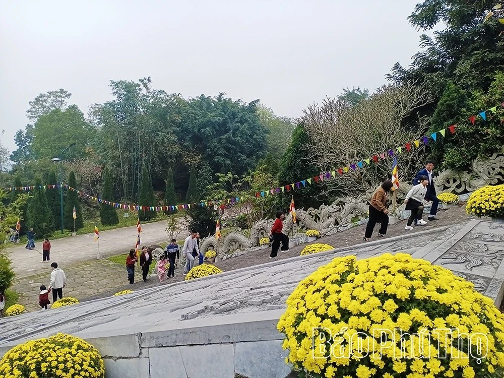 Đầu năm du Xuân về Thiền viện Trúc Lâm Tuệ Đức