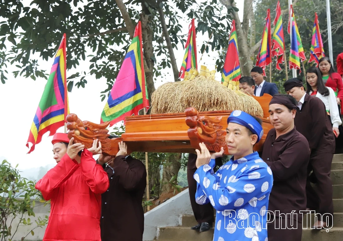 Rước “vía lúa” mong vụ mùa bội thu