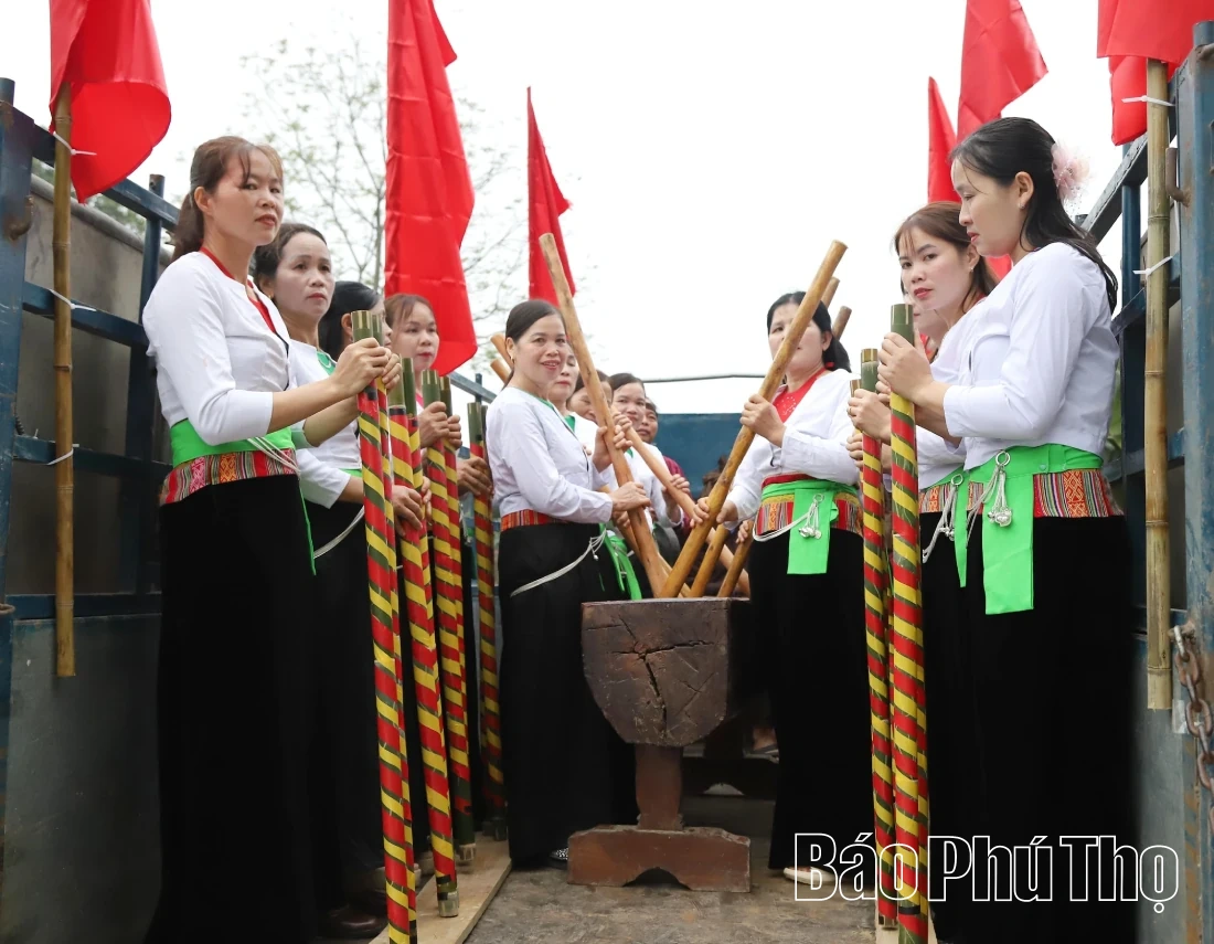 Rước “vía lúa” mong vụ mùa bội thu