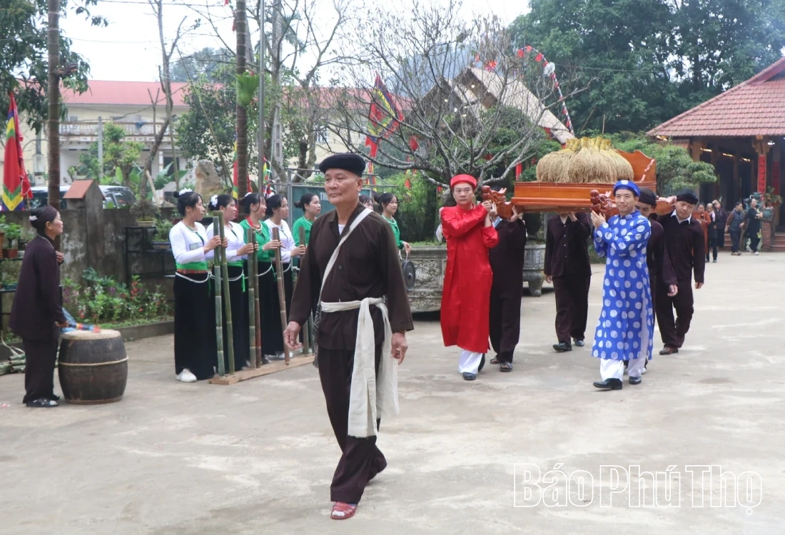 Rước “vía lúa” mong vụ mùa bội thu