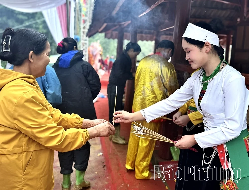 Đặc sắc lễ hội Đình Băng