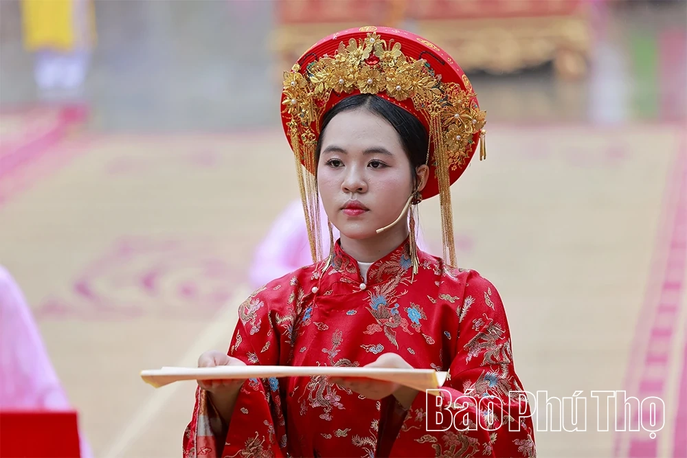 Vẻ đẹp “trong veo”, thuần khiết nơi đất Mẫu