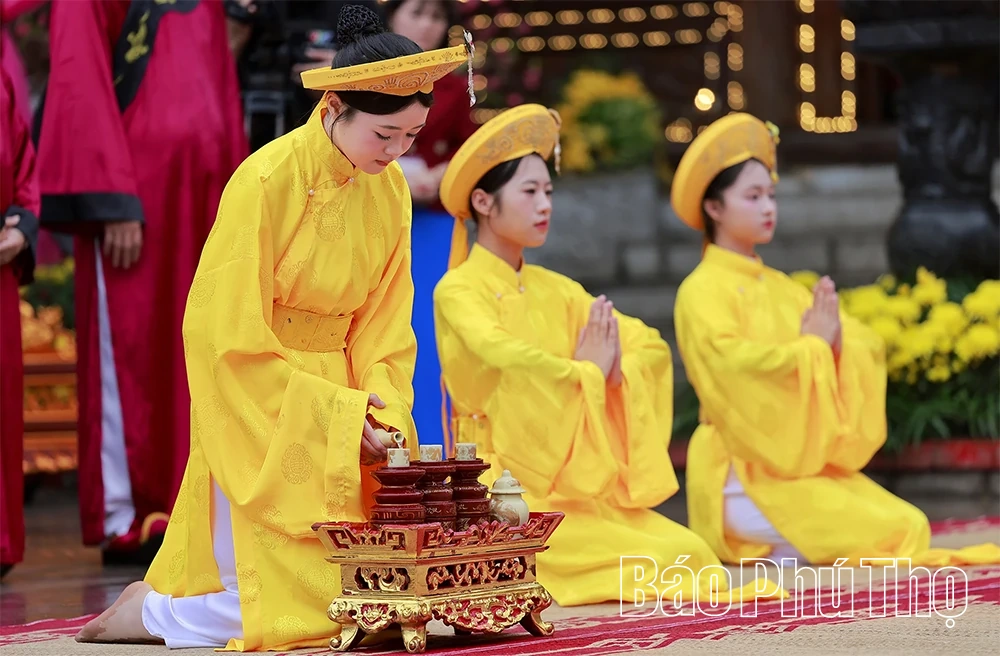 Vẻ đẹp “trong veo”, thuần khiết nơi đất Mẫu